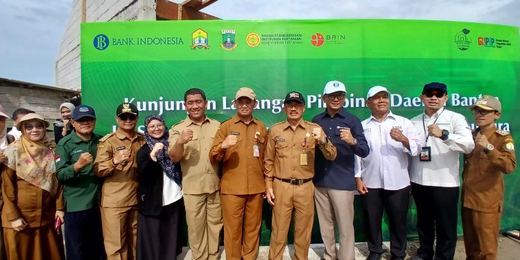 Kunjungan BI Banten Bersama Pimpinan Daerah Banten ke Sekolah Lapang Produk Pertanian Hortikiltura Kota Serang