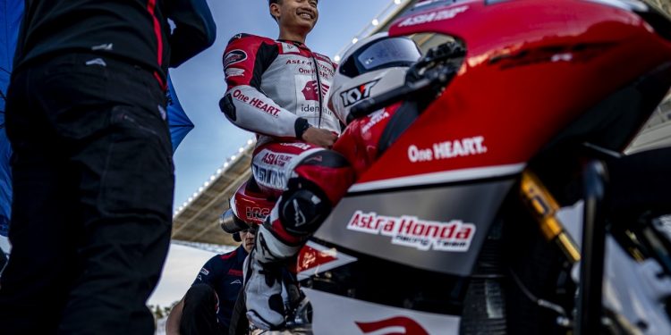 Pebalap Astra Honda Fadillah Arbi Aditama,  Tutup Musim FIM JuniorGP 2024 dengan Performa Solid di Estoril