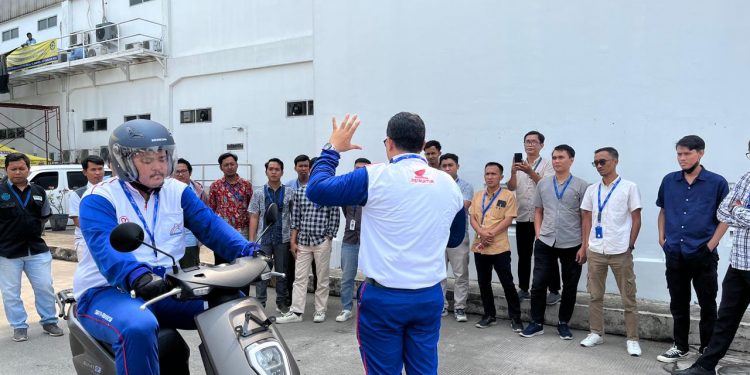 Instruktur Safety Riding Honda Cerahkan Ratusan Ribu Masyarakat