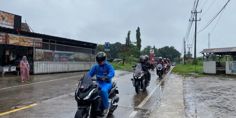 Ingin Aman Berkendara Motor Saat Hujan, Ini Tipsnya