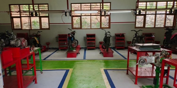 Honda Banten  Komitmen Tingkatkan Kualitas Lulusan SMK Binaan Melalui Penyegaran Ruang TUK TBSM