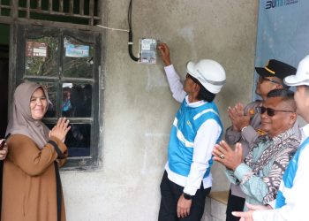 Mimpi Sena Warga Tangerang Miliki Listrik di Kabulkan PLN UID Banten Melalui Light Up The Dream