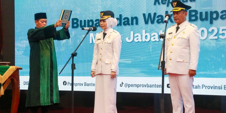 Resmi, Ratu Rachmatuzakiyah-Najib Hamas Jabat Bupati dan Wakil Bupati Serang