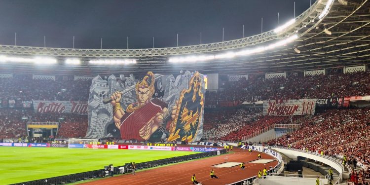 Indosat dan La Grande Ukir Sejarah, Bentangkan Tifo Raksasa ‘Battle With Honour’ Dukung Timnas di Kualifikasi Piala Dunia 2026