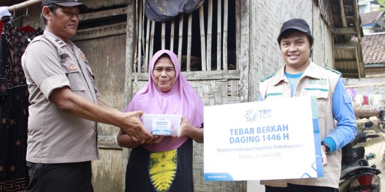 Tebar Berkah Daging: YBM PLN Banten Hadirkan Kebahagiaan Idul Adha bagi 300 Dhuafa