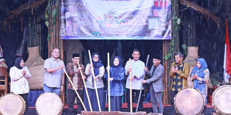 Bupati Serang Ajak Masyarakat Lestarikan Seni dan Budaya Ngaruwat Bumi Kampung Seni Yudha Asri