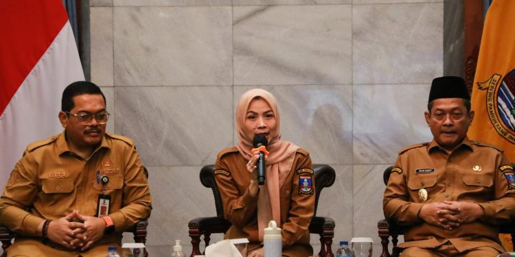 PLN UID Banten Bersama Pasukan Elit PDKB-TM dan YBM, Jaga Listrik Serta Salurkan Bantuan di Bayah