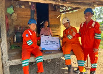 PLN UID Banten Bersama Pasukan Elit PDKB-TM dan YBM, Jaga Listrik Serta Salurkan Bantuan di Bayah