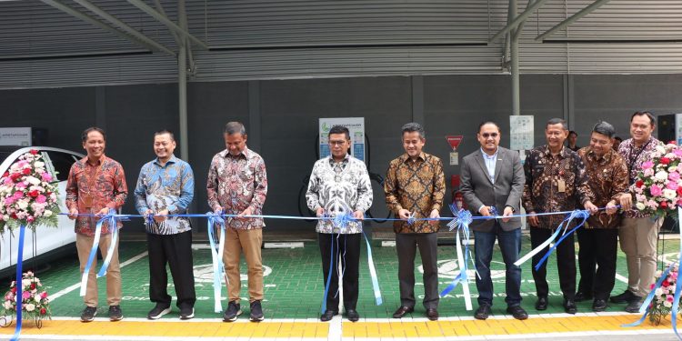 PLN UID Banten Bersama Arista Group dan Pemprov Banten Resmikan SPKLU Denza Arista BSD City