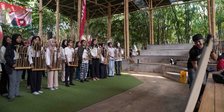 School Camp 2025: AHM Ajak Pelajar Jaga dan Populerkan Budaya Angklung