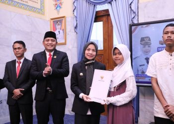 Bupati Ratu Zakiyah Lepas 19 Siswa Asal Kabupaten Serang Berangkat ke Sekolah Rakyat Tangsel
