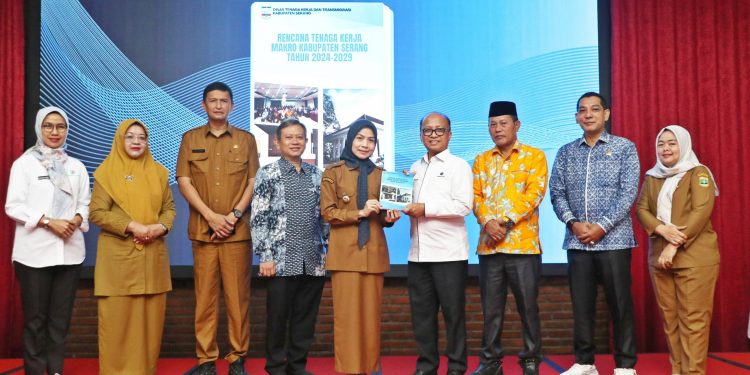 Bentuk Karakter Anak, Bupati Serang Ratu Zakiyah Kukuhkan 292 Pramuka Garuda