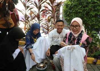 Melalui TJSL, PLN UID Banten Kembangan Kawasan Batik Inklusif Rinara di Cilegon