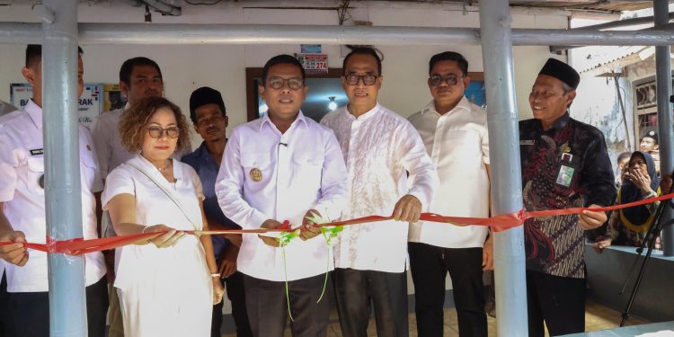 Hadiri Program Pendistribusian Renovasi RTLH dan Instalasi Air Bersih, Gubernur Banten Andra Soni: Tingkatkan konsolidasi dan Kolaborasi