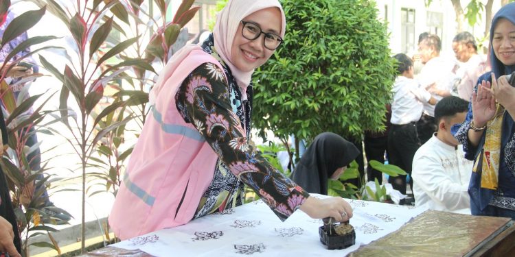 Membatik Mengubah Hidup: Cerita Inklusif dari Rinara Batik dan Didukung PLN UID Banten
