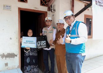 Air Mata Bahagia Siti Aminah: Rumah Sederhana Kini Terang Berkat PLN UID Banten