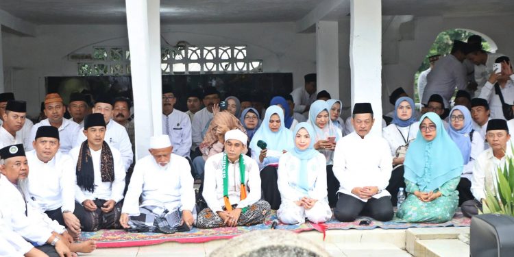 Bupati Serang Ratu Zakiyah Ziarah ke Makam Sultan Maulana Hasanudin dan Brigjen KH Syam’un