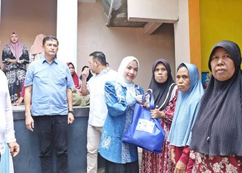 Bupati Serang Ratu Zakiyah Salurkan 1.000 Paket Sembako di Pabuaran