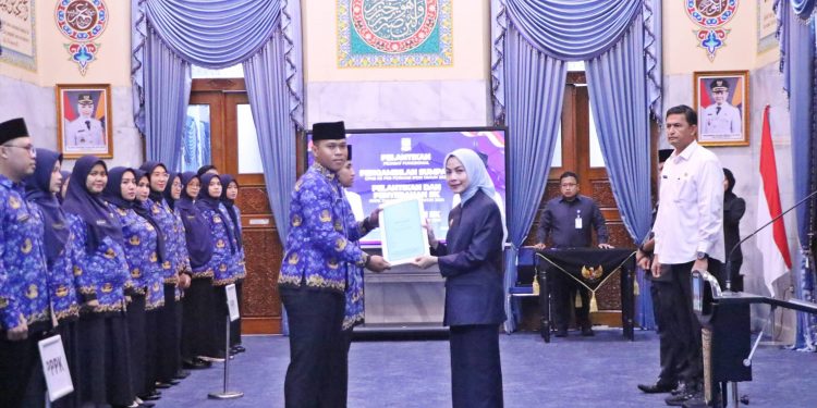 Lantik Puluhan ASN, Bupati Serang Ratu Zakiyah Ingatkan Bekerja Ikuti Aturan