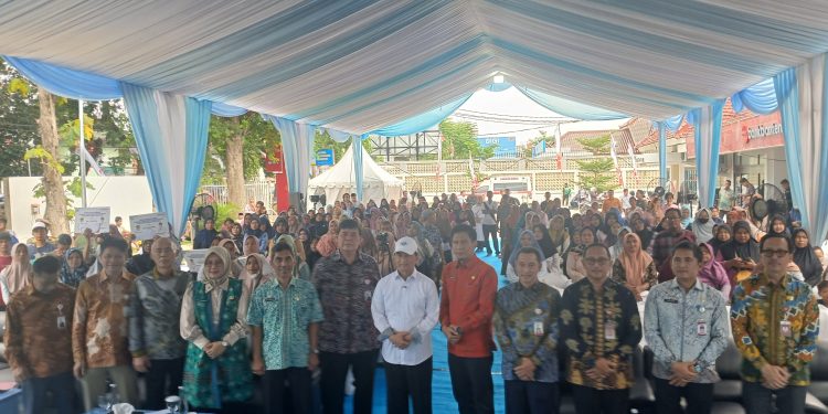 Pemprov Banten Salurkan Bantuan Sosial dan Modal Usaha Lewat Bank Banten, Dorong Kemandirian Ekonomi dan Mitigasi Risiko