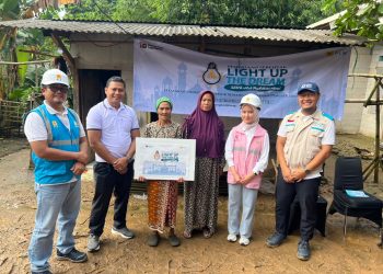 Kado Terindah Ramadan: Ibu Iyah, Lansia 82 Tahun di Banten Akhirnya Punya Listrik Sendiri
