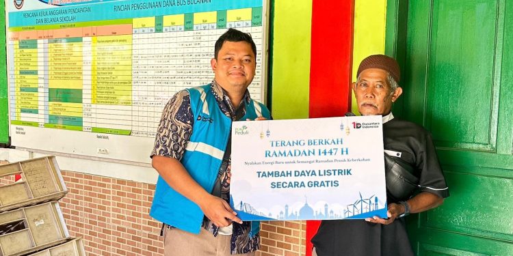 Lewat ‘Terang Berkah Ramadan’, PLN UID Banten Beri Penambahan Daya Gratis untuk Sekolah dan Warga