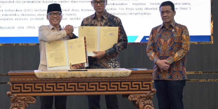 PLN dan Kemendes PDT Teken MoU, Dorong Kemandirian Ekonomi Desa Melalui Akses Listrik