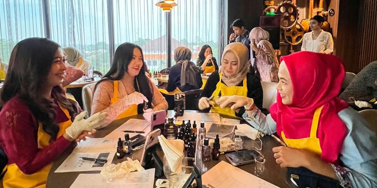 Rayakan Hari Kartini, Aston Banten Cluster Gelar Workshop Parfum “The Scent of Kartini”