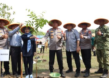 Gerakan Indonesia Asri, Kapolda Banten dan Bupati Serang Tanam 3000 Pohon