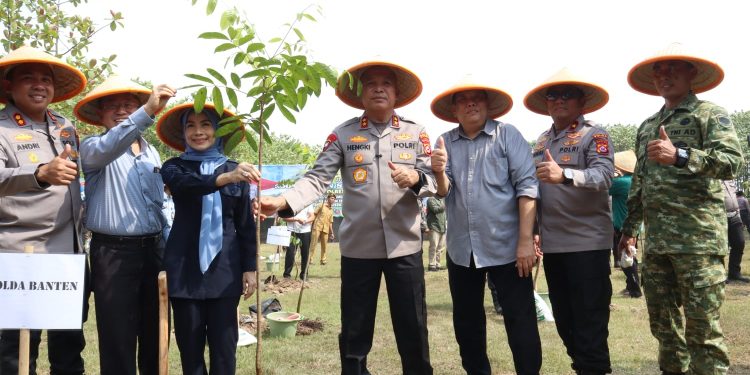 Gerakan Indonesia Asri, Kapolda Banten dan Bupati Serang Tanam 3000 Pohon