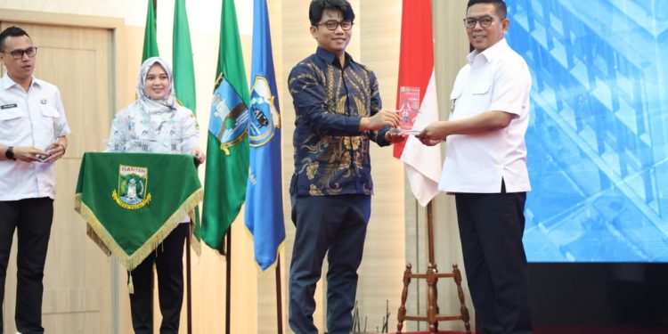 Gubernur Andra Soni Minta Pelaku Usaha Prioritaskan Keselamatan Pekerja