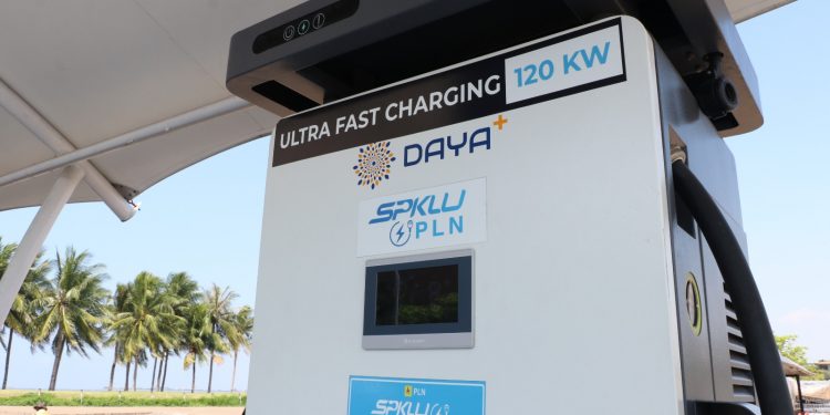 PLN UID Banten Tambah 6 Mesin Ultra Fast Charging di SPKLU Aloha PIK 2, Isi Daya Cukup 15 Menit