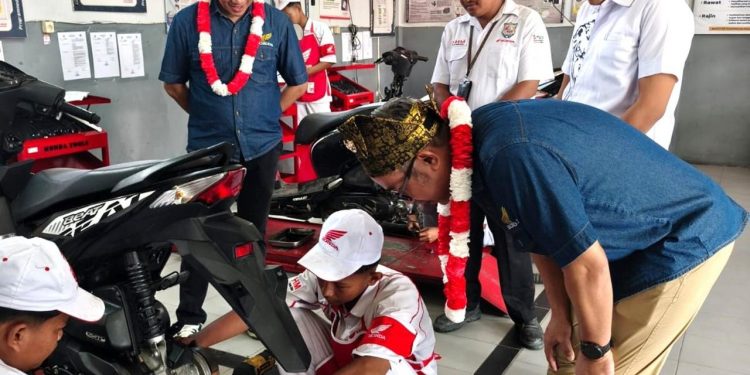 Pertama di Riau! AHM Resmikan Pos AHASS Teaching Factory di SMKN 3 Mandau untuk Cetak Mekanik Andal