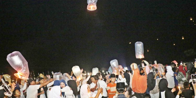 Panjatkan Doa, Ribuan Lampion Diterbangkan di Festival Ciomas Ngabring 2026