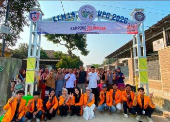 Wujudkan Aspirasi Warga, Mahasiswa KKM 14 Pabuaran Kota Serang Bangun Gapura Selamat Datang