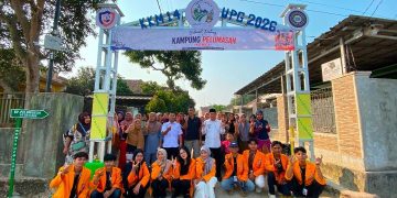 Wujudkan Aspirasi Warga, Mahasiswa KKM 14 Pabuaran Kota Serang Bangun Gapura Selamat Datang